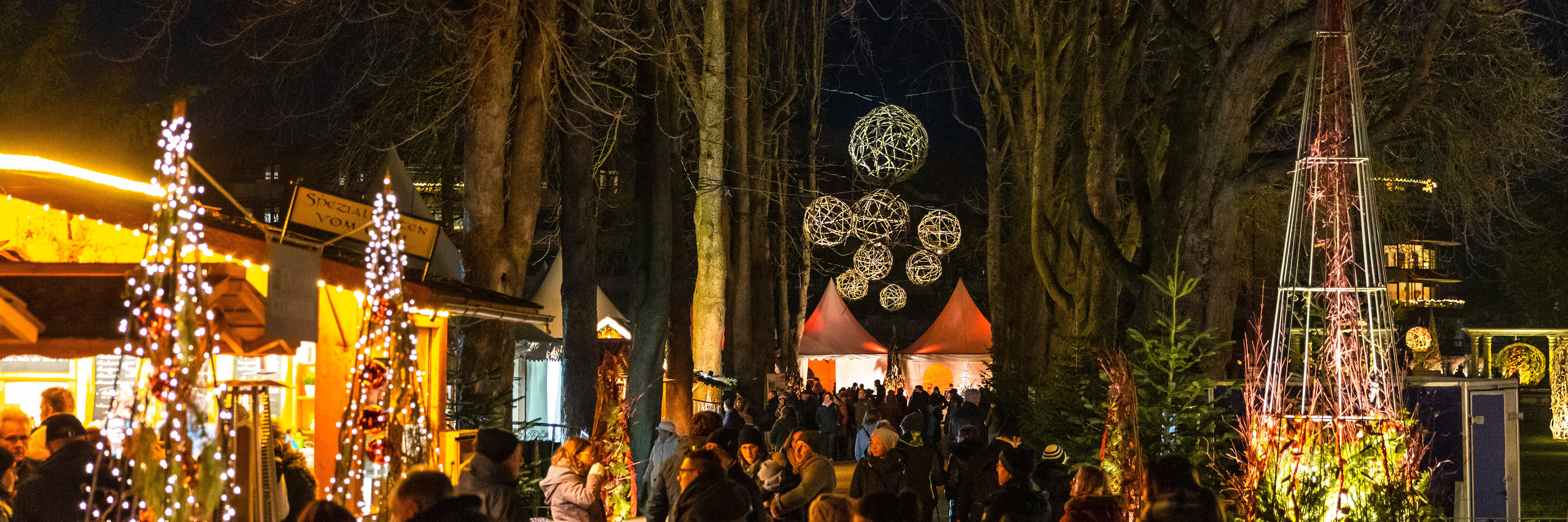 Die Uferlichter erleuchten den Kurpark Bad Neuenahr-Ahrweiler
