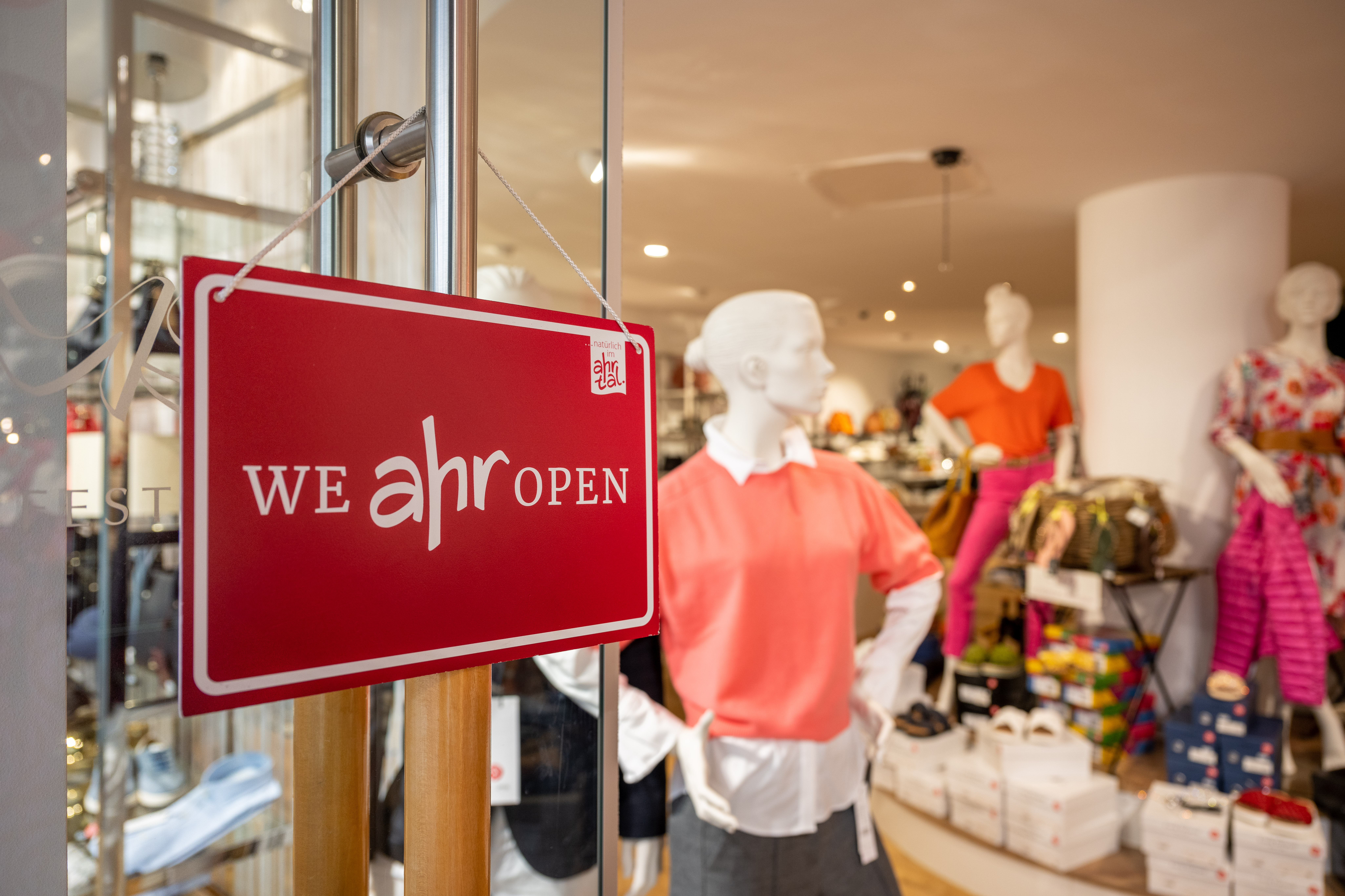 We AHR open - Schild